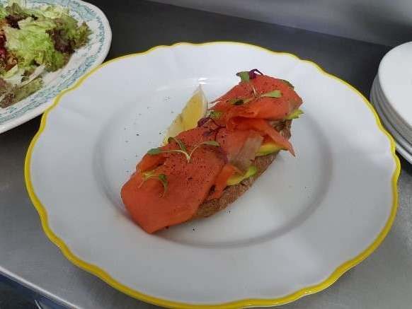 Smoked salmon on toast with herbs and lemon